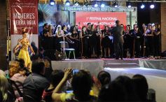 Foto de la galería: Imponente desfile con el sello de Miuki Madelaire en la explanada de la Legislatura
