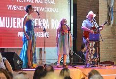 Foto de la galería: Imponente desfile con el sello de Miuki Madelaire en la explanada de la Legislatura