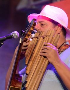 Foto de la galería: Imponente desfile con el sello de Miuki Madelaire en la explanada de la Legislatura