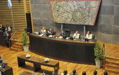 Foto de la galería: Juraron los nuevos diputados y volvieron a elegir a Carlos Rovira como presidente de la Cámara