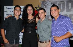 Foto de la galería: Amigos Expreso JeT cerraron el año con un brindis en la Peña Tacuarí