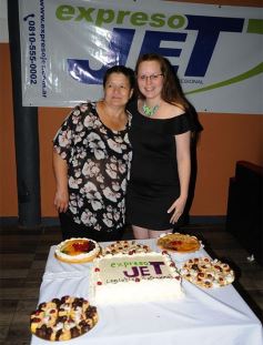 Foto de la galería: Amigos Expreso JeT cerraron el año con un brindis en la Peña Tacuarí