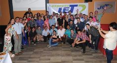 Foto de la galería: Amigos Expreso JeT cerraron el año con un brindis en la Peña Tacuarí