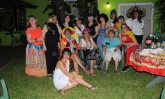 Foto de la galería: Una fiesta de disfraces donde brindaron por la vida