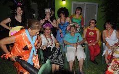 Foto de la galería: Una fiesta de disfraces donde brindaron por la vida