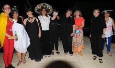 Foto de la galería: Una fiesta de disfraces donde brindaron por la vida