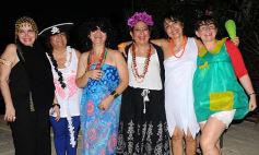 Foto de la galería: Una fiesta de disfraces donde brindaron por la vida