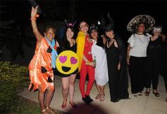 Foto de la galería: Una fiesta de disfraces donde brindaron por la vida