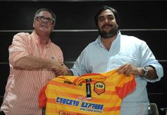 Sixto Fotografías. Deportes. B Nacional - Lippi empezó su era en Crucero del Norte