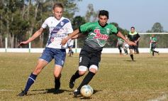 Sixto Fotografías. Deportes. Liga Posadeña A - La Franja hizo valer su oficio ante El Brete