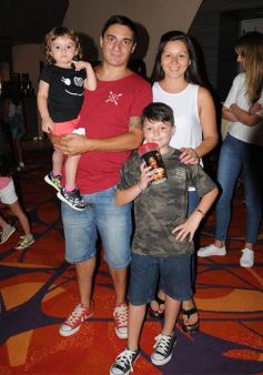 Foto de la galería: Masiva presencia de chicos en el estreno de "Coco" en el Imax