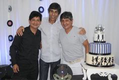 Foto de la galería: Los mellizos Villalba celebraron los 60 años con música, canto y baile hasta el amanecer