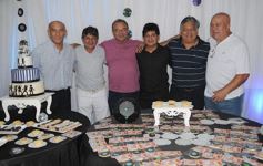 Foto de la galería: Los mellizos Villalba celebraron los 60 años con música, canto y baile hasta el amanecer