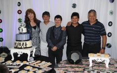 Foto de la galería: Los mellizos Villalba celebraron los 60 años con música, canto y baile hasta el amanecer