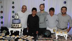 Foto de la galería: Los mellizos Villalba celebraron los 60 años con música, canto y baile hasta el amanecer