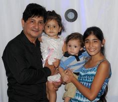 Foto de la galería: Los mellizos Villalba celebraron los 60 años con música, canto y baile hasta el amanecer