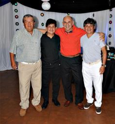 Foto de la galería: Los mellizos Villalba celebraron los 60 años con música, canto y baile hasta el amanecer