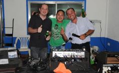 Foto de la galería: Los mellizos Villalba celebraron los 60 años con música, canto y baile hasta el amanecer