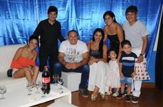 Foto de la galería: Los mellizos Villalba celebraron los 60 años con música, canto y baile hasta el amanecer