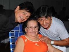 Foto de la galería: Los mellizos Villalba celebraron los 60 años con música, canto y baile hasta el amanecer