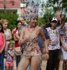 Foto de la galería: Brillo, alegría y ritmo: lanzaron los carnavales misioneros