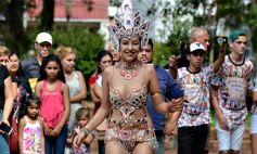 Foto de la galería: Brillo, alegría y ritmo: lanzaron los carnavales misioneros