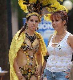 Foto de la galería: Brillo, alegría y ritmo: lanzaron los carnavales misioneros