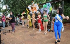 Foto de la galería: Brillo, alegría y ritmo: lanzaron los carnavales misioneros