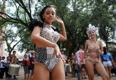 Foto de la galería: Brillo, alegría y ritmo: lanzaron los carnavales misioneros