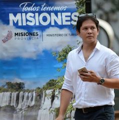Foto de la galería: Brillo, alegría y ritmo: lanzaron los carnavales misioneros
