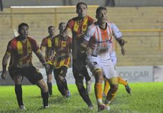 Foto de la galería: Copa Argentina: Crucero empató con Sarmiento y define en Chaco