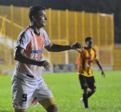 Foto de la galería: Copa Argentina: Crucero empató con Sarmiento y define en Chaco