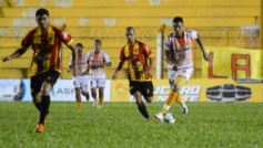 Foto de la galería: Copa Argentina: Crucero empató con Sarmiento y define en Chaco