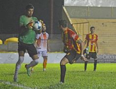 Foto de la galería: Copa Argentina: Crucero empató con Sarmiento y define en Chaco
