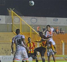 Foto de la galería: Copa Argentina: Crucero empató con Sarmiento y define en Chaco