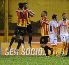 Foto de la galería: Copa Argentina: Crucero empató con Sarmiento y define en Chaco
