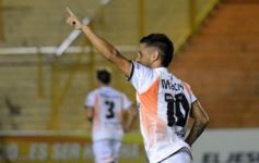 Foto de la galería: Copa Argentina: Crucero empató con Sarmiento y define en Chaco