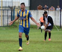 Foto de la galería: El Decano debutó con un triunfo sobre Mitre en el Federal C