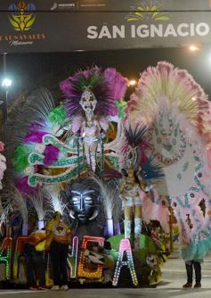 Foto de la galería: San Ignacio vivió la final del carnaval misionero: las mejores fotos