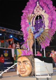 Foto de la galería: San Ignacio vivió la final del carnaval misionero: las mejores fotos