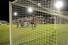 Foto de la galería: Dura caída de Guaraní ante San Jorge: quedó al borde del descenso