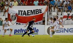 Foto de la galería: Dura caída de Guaraní ante San Jorge: quedó al borde del descenso