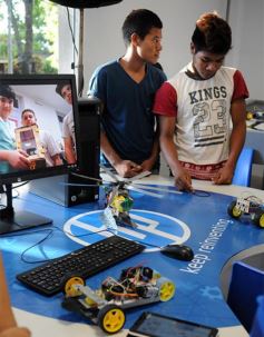 Foto de la galería: Escuela de Robótica: “Haciendo se va aprendiendo”, afirmó Rovira