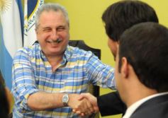 Foto de la galería: Banco Macro y el Gobierno firmaron un convenio para financiar la construcción de casas de madera