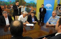 Foto de la galería: Banco Macro y el Gobierno firmaron un convenio para financiar la construcción de casas de madera