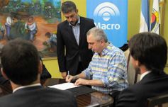 Foto de la galería: Banco Macro y el Gobierno firmaron un convenio para financiar la construcción de casas de madera