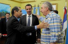 Foto de la galería: Banco Macro y el Gobierno firmaron un convenio para financiar la construcción de casas de madera