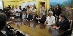 Foto de la galería: Banco Macro y el Gobierno firmaron un convenio para financiar la construcción de casas de madera