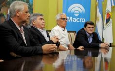 Foto de la galería: Banco Macro y el Gobierno firmaron un convenio para financiar la construcción de casas de madera