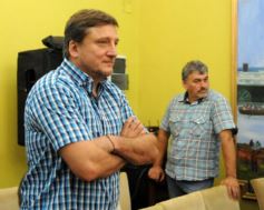 Foto de la galería: Banco Macro y el Gobierno firmaron un convenio para financiar la construcción de casas de madera